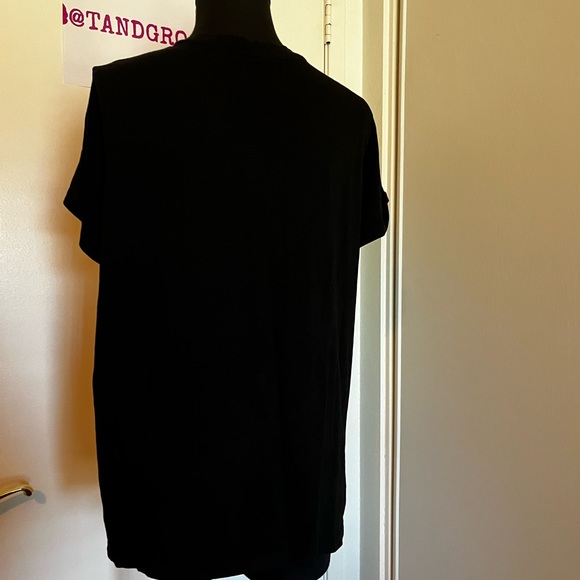 Plain Black Levi’s Tee - Picture 3 of 4